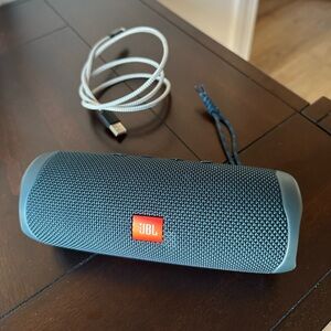 JBL flip 5 Bluetooth speaker